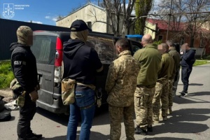 Били, вимагали гроші і погрожували передовою: стали відомі подробиці затримання працівників ТЦК в Одесі