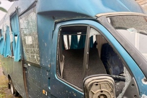 На Дніпропетровщині через удар РФ пошкоджена маршрутка, троє поранених