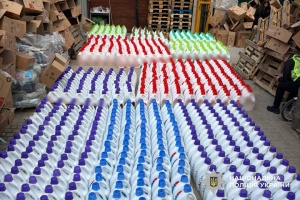 На Тернопільщині викрили підпільний цех фальсифікованих пральних засобів