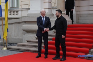  Росіяни обрізали відео візиту шведського монарха до України, щоб запустити черговий фейк