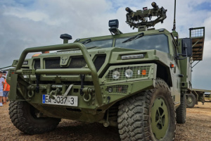 L'Espagne fournit à l'Ukraine 100 véhicules blindés VAMTAC et des obus d'artillerie 