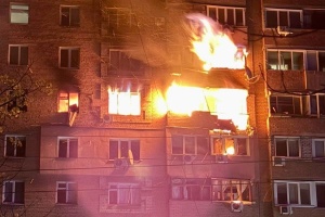 Ворог атакував Дніпро - пошкоджена житлова забудова, виникли пожежі