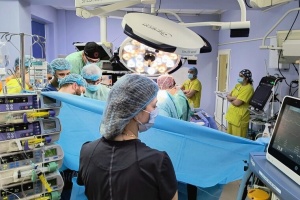 У Львові 13-річній дівчинці пересадили органи від обох батьків