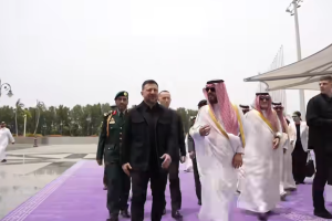 ゼレンシキー宇大統領、サウジアラビアに到着