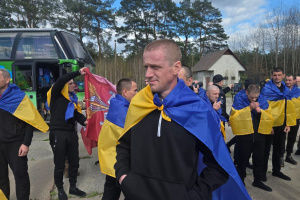 Zelensky: 193 defensores regresan a Ucrania del cautiverio ruso