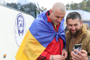 Zelensky: 193 defensores regresan a Ucrania del cautiverio ruso