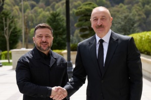 ゼレンシキー宇大統領、アゼルバイジャン訪問　アリエフ大統領と会談