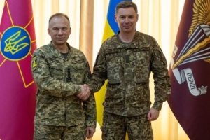 Syrsky trata la estrategia asimétrica en el frente con el comandante de las Fuerzas Armadas de Letonia