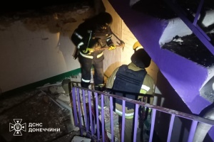 Дрон РФ влучив у багатоповрхавку в Краматорську, постраждала жінка