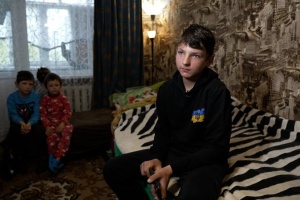 12-year-old boy neutralizes Russian FPV drone that was flying toward his brothers and sisters