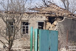 Russischer Drohnenangriff auf Dorf in Region Charkiw verletzt sechs Menschen