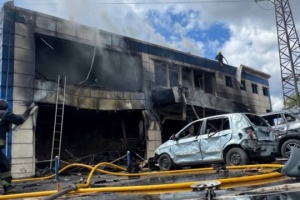 Guerre en Ukraine : un civil tué et onze autres blessés lors d’une attaque russe sur Dnipro