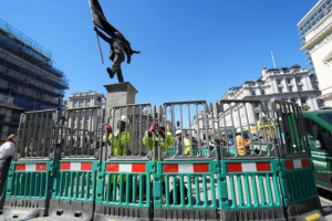 У центрі Лондона з’явилася нова скульптура Бенксі