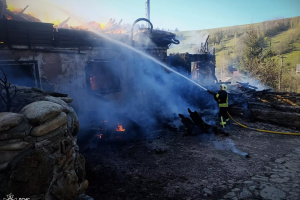 На Закарпатті горить готельний комплекс