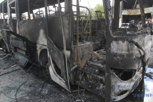 У передмісті Дніпра через російську атаку знищений медичний автобус