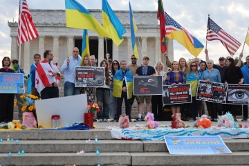 У Вашингтоні біля Меморіалу Лінкольна відбулося зібрання до 1500-го дня повномасштабної війни