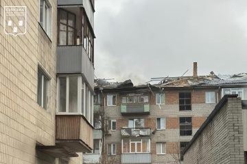 Russian drone hits apartment building in Sumy, woman injured