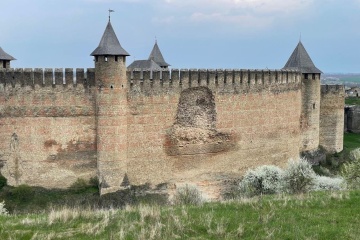 Section of wall collapses at Khotyn Fortress