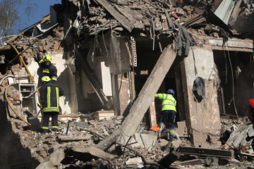 «Прилетіло в під’їзд»: очевидець про наслідки нічної атаки рф на Дніпро