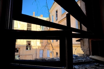 هجوم على أوديسا: إصابة 13 شخصاً، وتضرر منازل وبنية تحتية للميناء، واستهداف سفينة تجارية