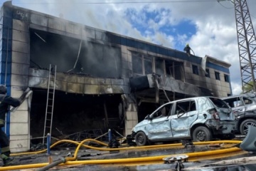 Guerre en Ukraine : un civil tué et onze autres blessés lors d’une attaque russe sur Dnipro