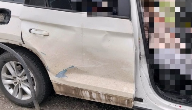 Війська РФ вдарили дроном по автівці у Херсоні: є загиблий та поранені