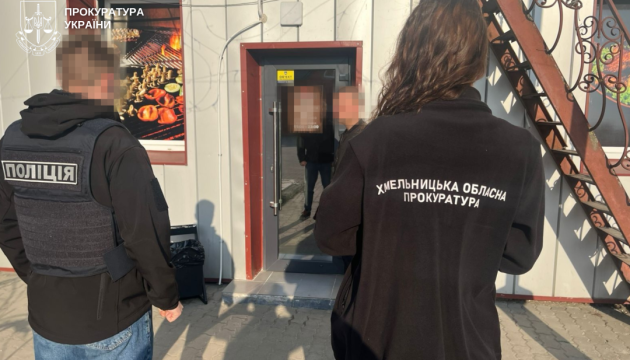 На Хмельниччині фейкові «працівники СБУ» вимагали в лікарки $65 тисяч