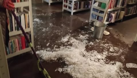 У Києві через російські атаки пошкоджені приміщення Книжкової палати України