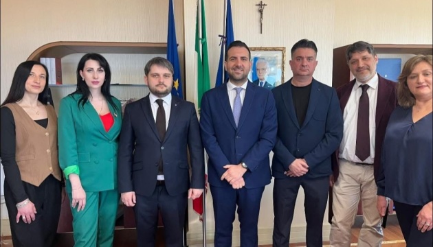 Національні й іноземні видавці надрукують підручник з рідної мови для українських дітей в Італії