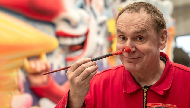 У Росії німецького карнавального скульптора засудили до 8,5 років в’язниці за сатиру на Путіна