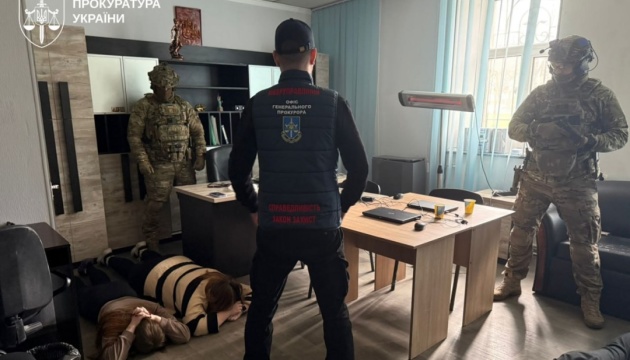 Суд обрав запобіжні заходи учасникам мережі шахрайських колцентрів у Дніпрі