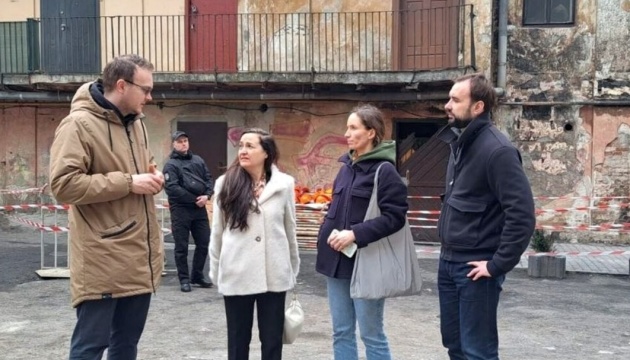 Голова представництва ЮНЕСКО в Україні оглянула масштаби руйнувань Бернардинського комплексу у Львові