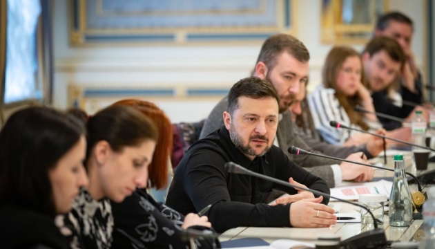 Зеленський - про зупинку постачання зброї США: Поки таких сигналів не було, але маємо бути готові