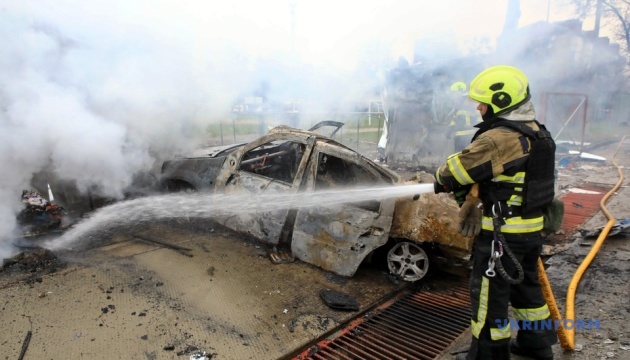 На Київщині через атаку РФ пошкоджені багатоповерхівки й ветклініка: є загиблий, восьмеро поранених