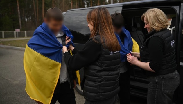 Із тимчасово захоплених територій повернули ще сімох українських підлітків