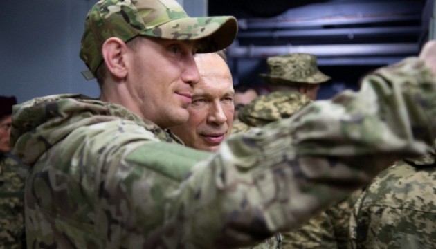 Сирський обговорив із десантно-штурмовими підрозділами протидію дронам та підготовку військових