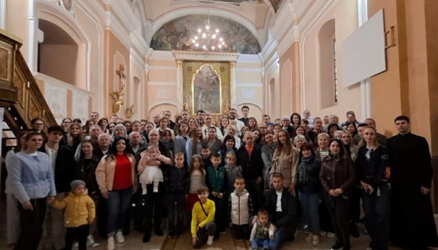 Духовне єднання в Угорщині: у місті Шарвар вперше провели Великодню службу українською мовою