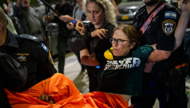 У Тель-Авіві поліція жорстко розігнала антивоєнний протест