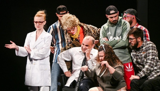 У Львові ветерани показали на сцені трагікомедію «Директор ліфта»