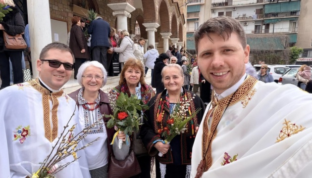 У Греції українська громада відзначила Квітну неділю та долучилася до волонтерських зборів