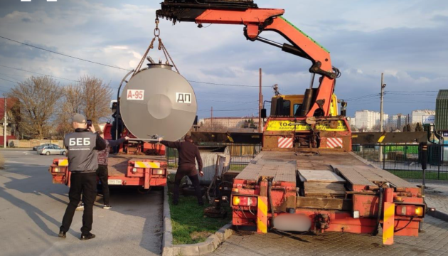 Вилучили 80 тонн пального: на Київщині закрили п’ять нелегальних АЗС