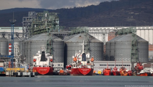 Генштаб підтвердив ураження нафтового терміналу у Новоросійську та літака-амфібії Бе-12