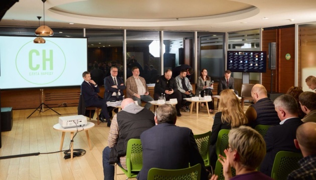 «Слуги народу» на засіданні фракції обговорили законопроєкти, важливі для фінансової допомоги - Арахамія