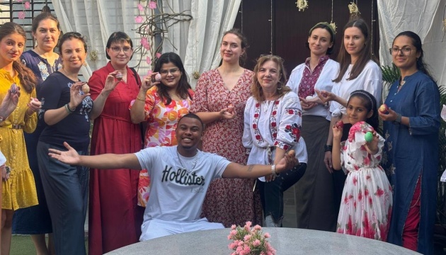 Українська писанка в Індії: у Делі провели майстер-клас із розпису великодніх яєць