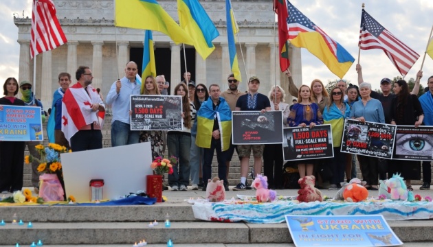 У Вашингтоні біля Меморіалу Лінкольна відбулося зібрання до 1500-го дня повномасштабної війни