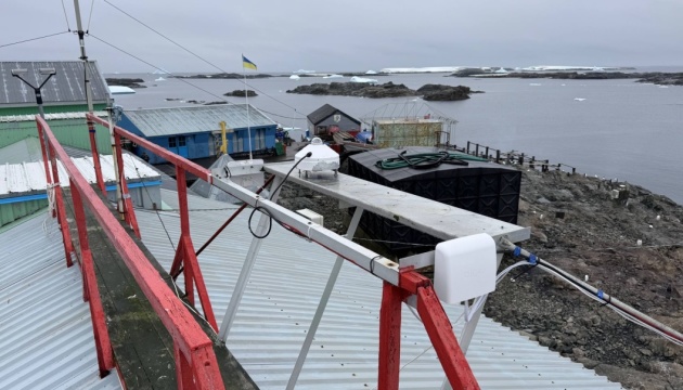 Ukraynalı bilim insanları Antarktika ve Dünya Okyanusu'nda yeni hava kalitesi izleme cihazları kurdu