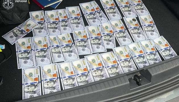 У Львові затримали колишнього доцента, який за $10 тисяч обіцяв переправити за кордон і «роботу» в Інтерполі