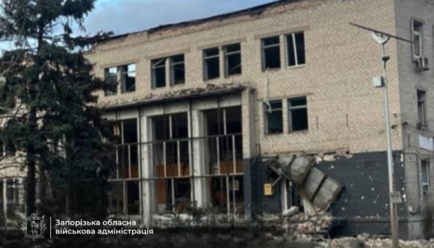 Rusya güçleri Zaporizhzhia bölgesine drone ve hava saldırılarıyla saldırdı, ölü ve yaralılar bildirildi.