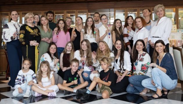 Українки в ОАЕ провели масштабні майстерні з писанкарства попри безпекові виклики