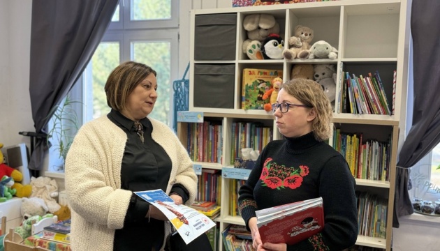 Генконсульство передало українській бібліотеці у Гданську художню літературу